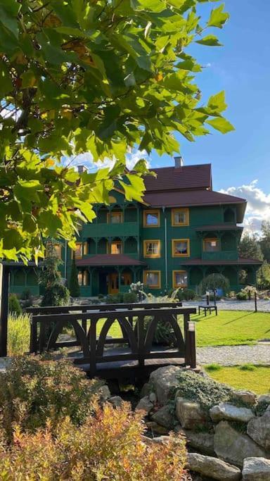 Viking Valley Suite: Garden Terrace, Garage & Wellness Access *