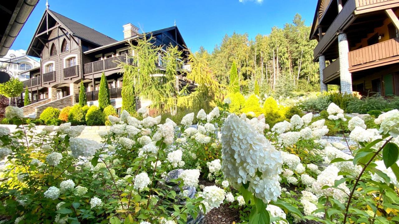 Viking Valley Suite: Garden Terrace, Garage & Wellness Access Apartment