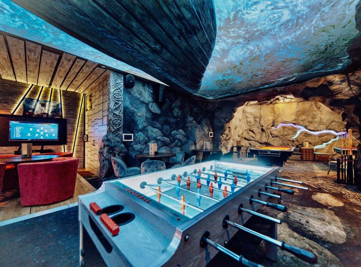 Viking Valley Suite: Garden Terrace, Garage & Wellness Access Apartment