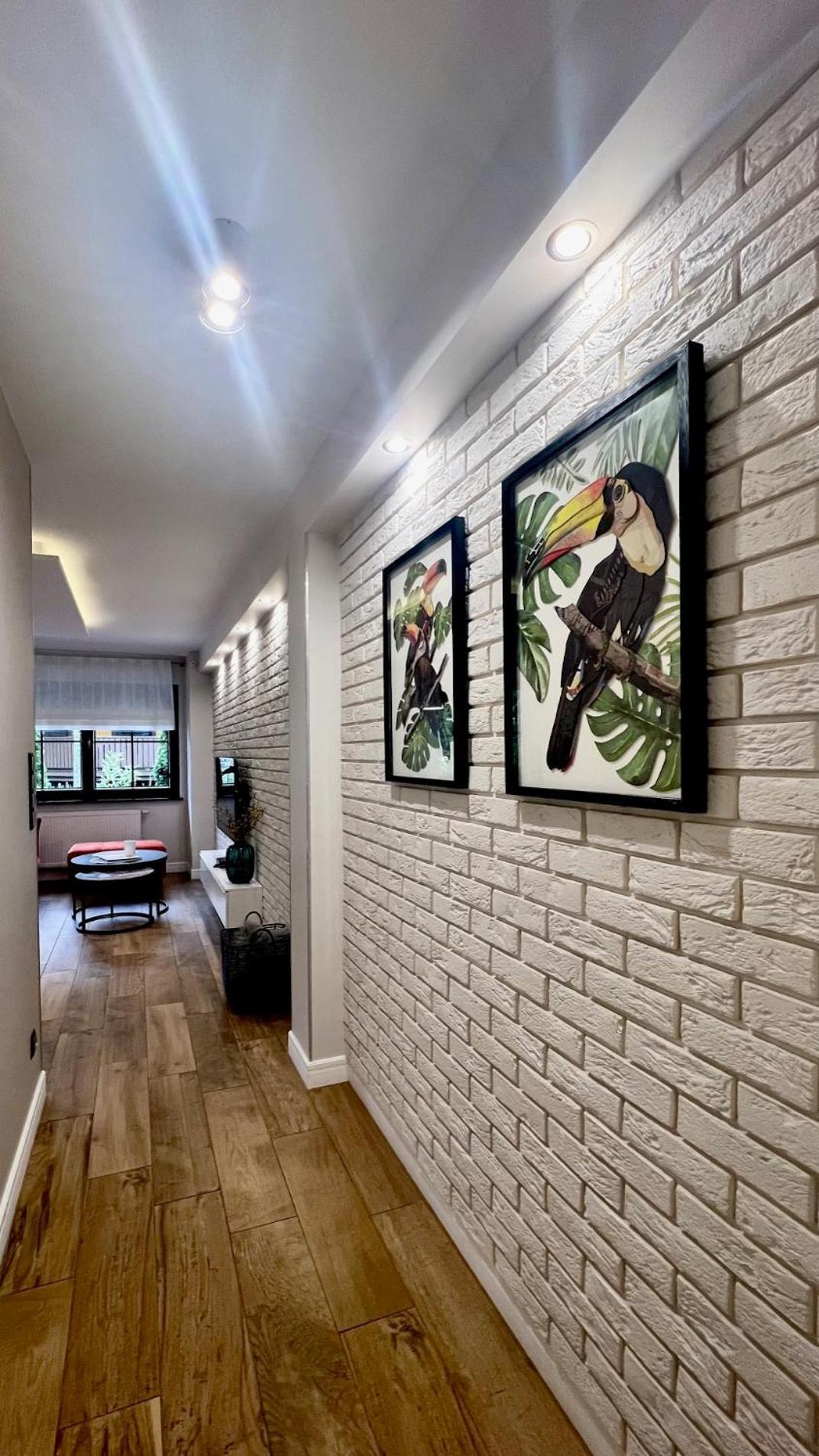 Viking Valley Suite: Garden Terrace, Garage & Wellness Access Apartment