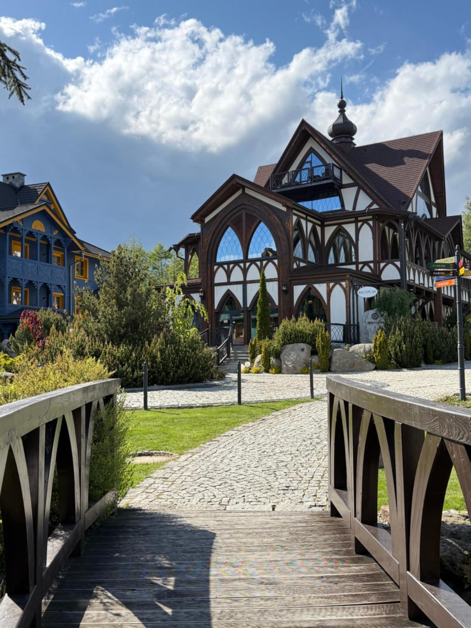 Viking Valley Suite: Garden Terrace, Garage & Wellness Access Apartment