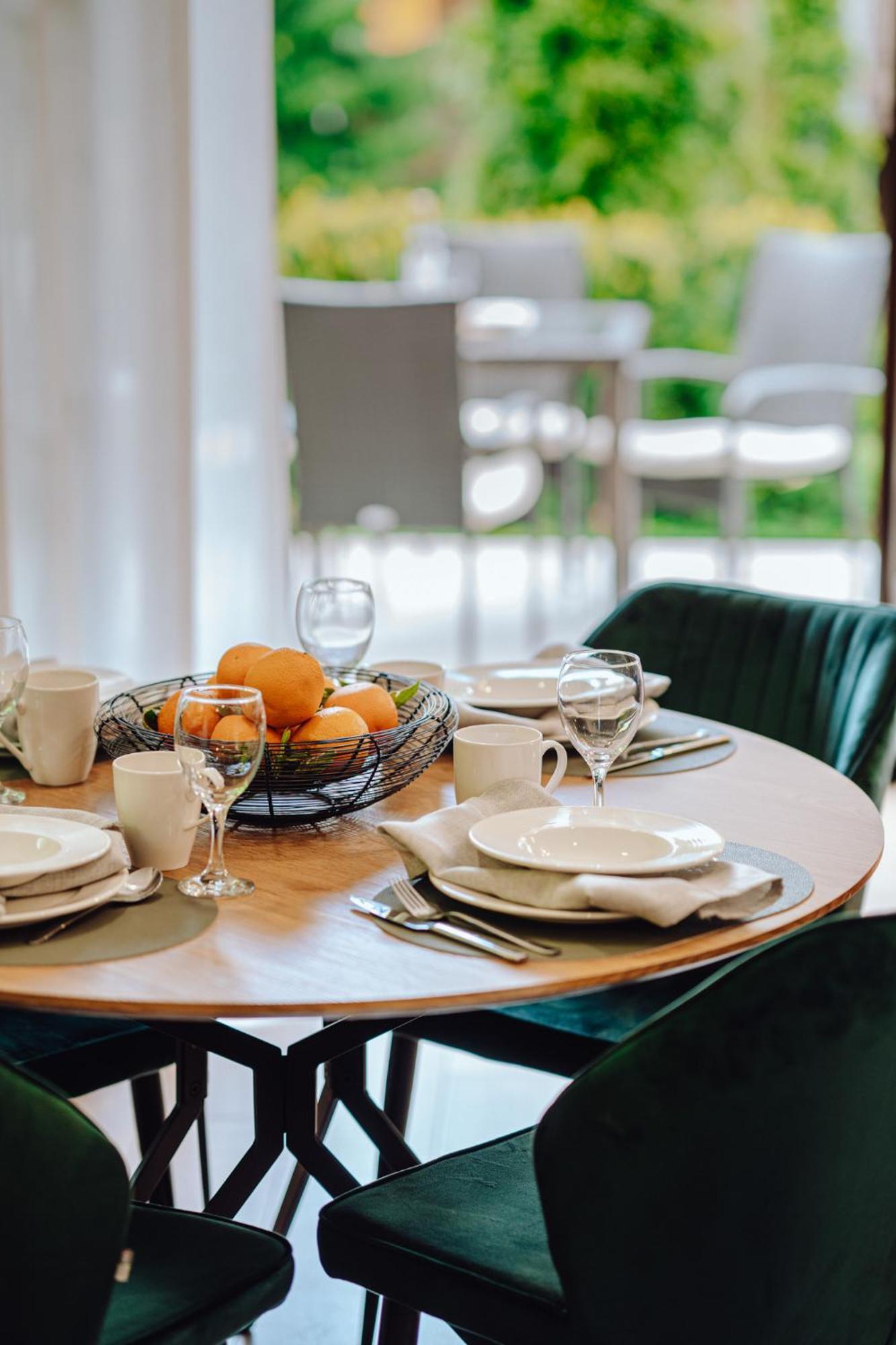 Viking Valley Suite: Garden Terrace, Garage & Wellness Access