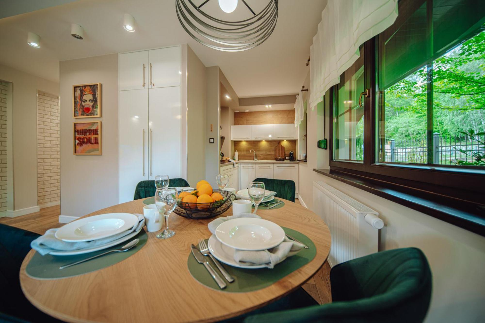 Viking Valley Suite: Garden Terrace, Garage & Wellness Access Apartment *