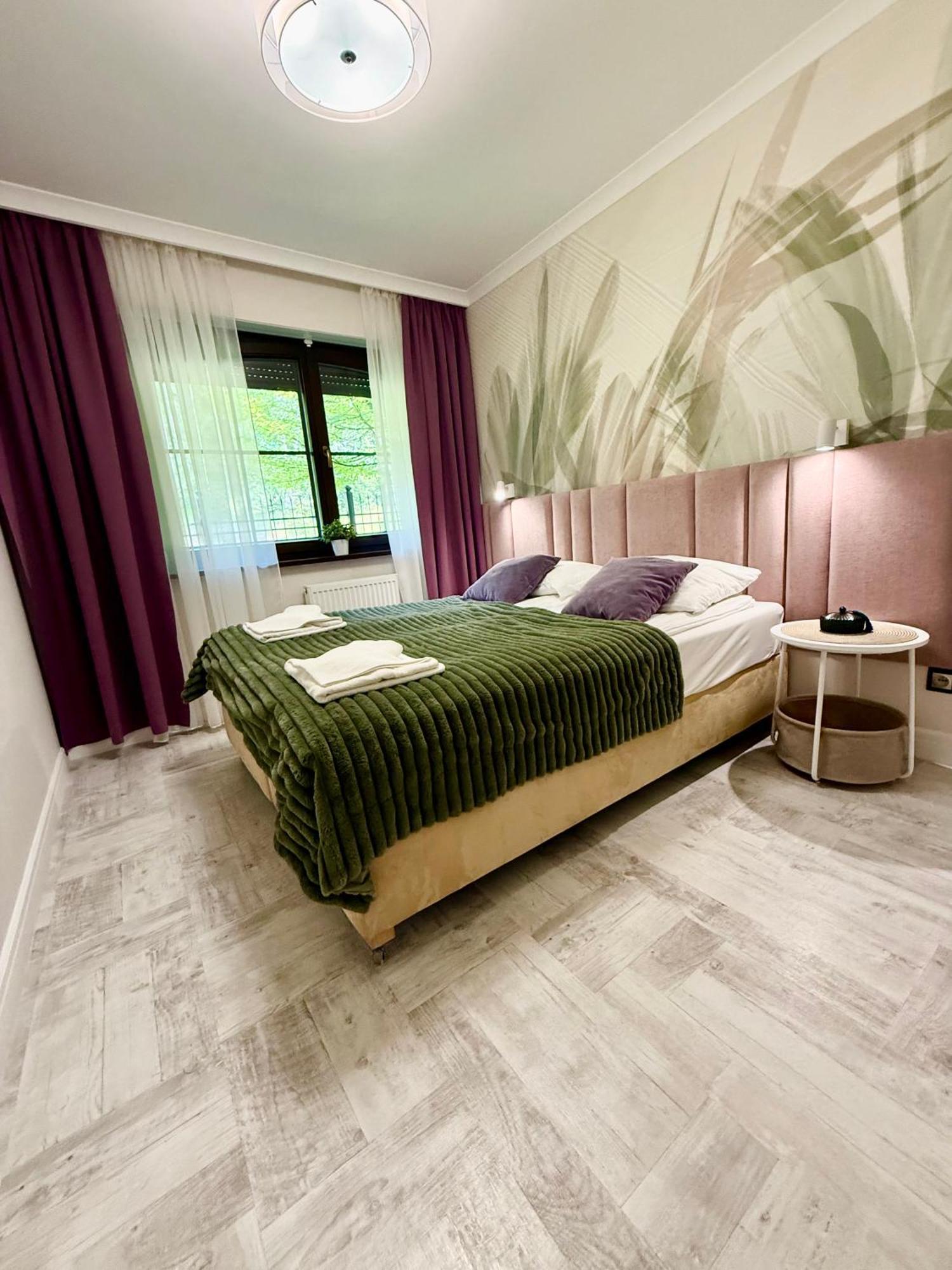 Viking Valley Suite: Garden Terrace, Garage & Wellness Access